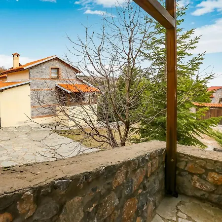 Lavish Holiday In Pella With Jacuzzi Prázdninový dům